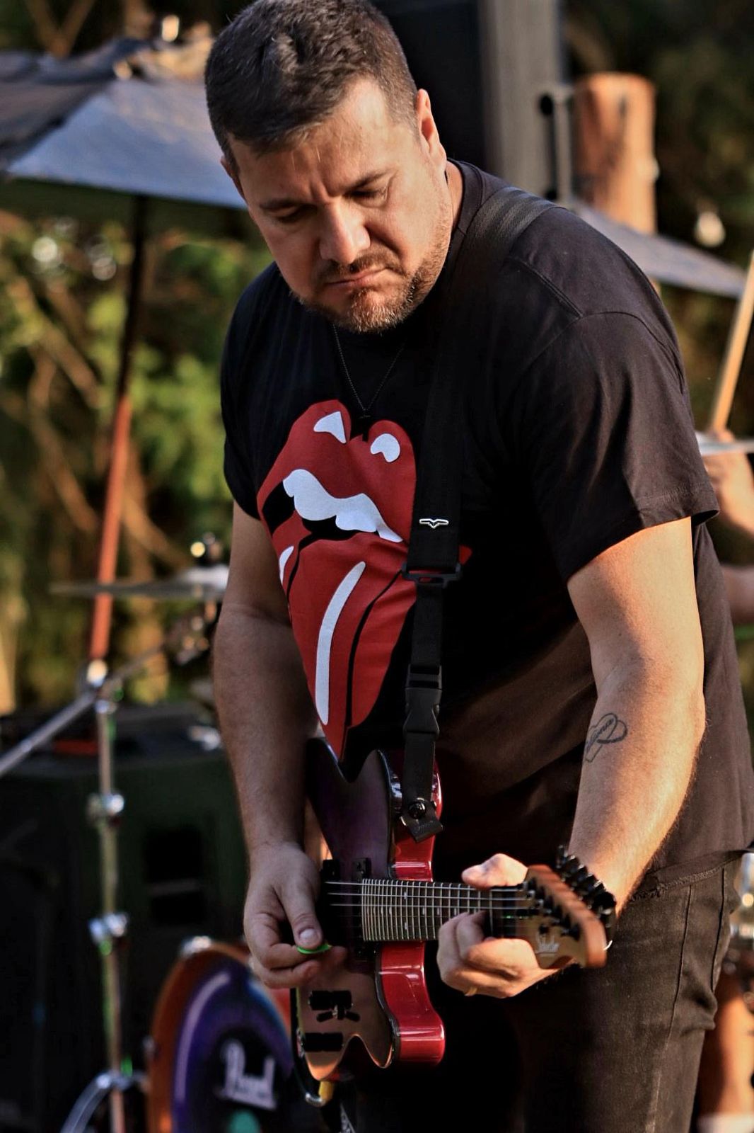 Banda Mr.Jonnie tocando rock ao vivo em casamento