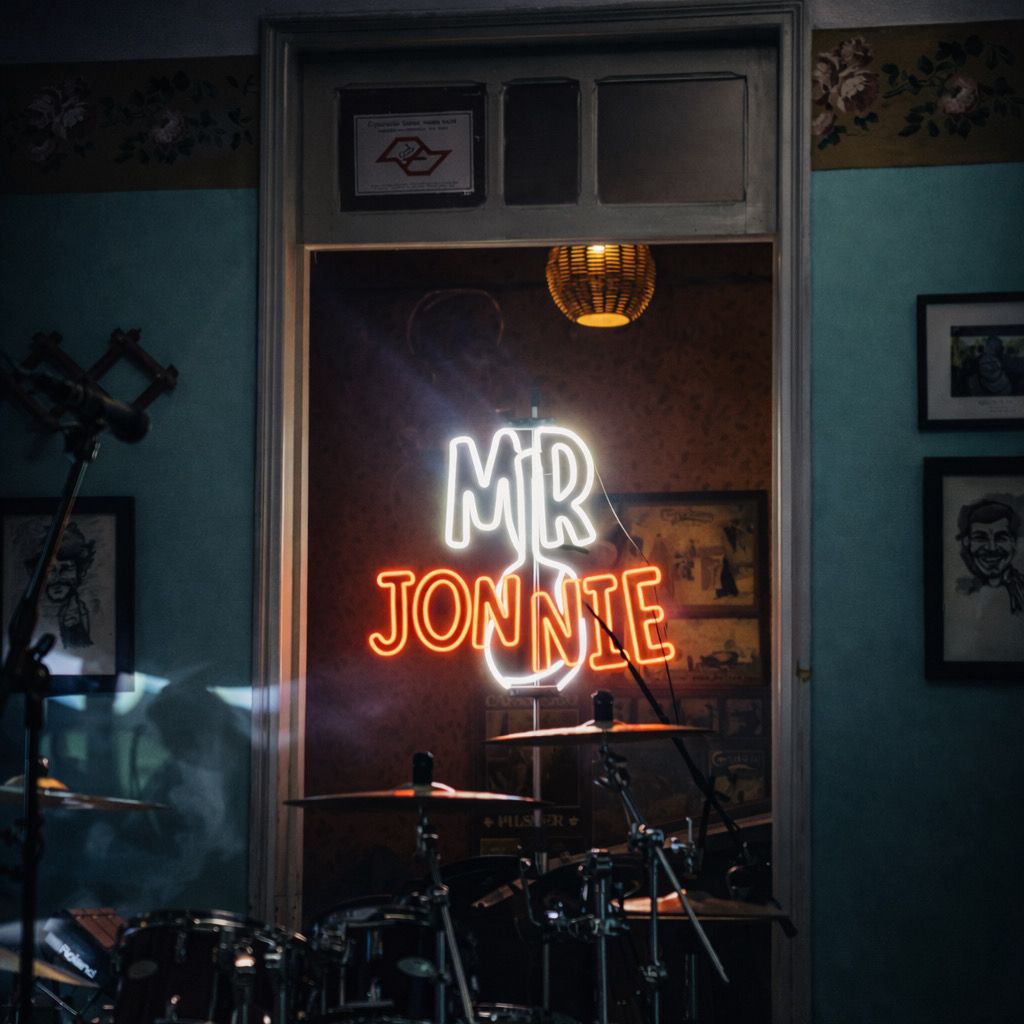 Show de rock ao vivo com banda Mr.Jonnie