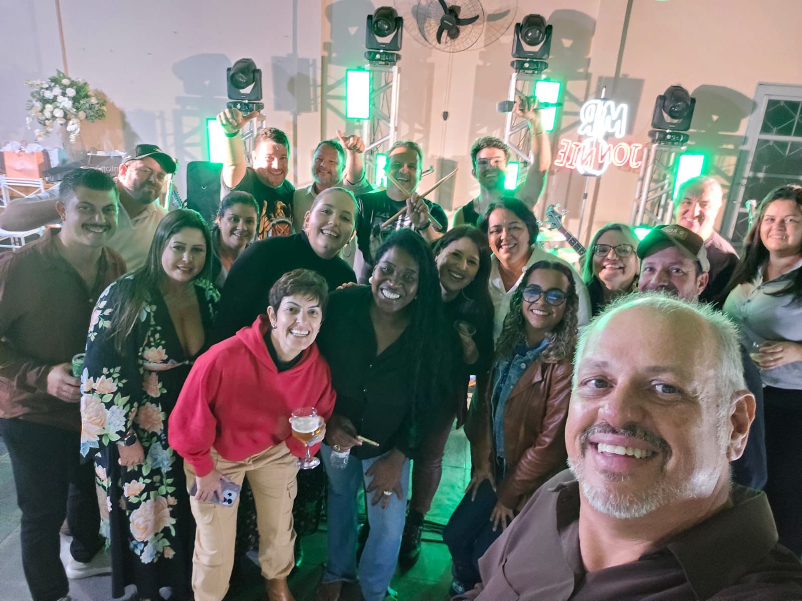 Show ao vivo da banda de rock Mr.Jonnie